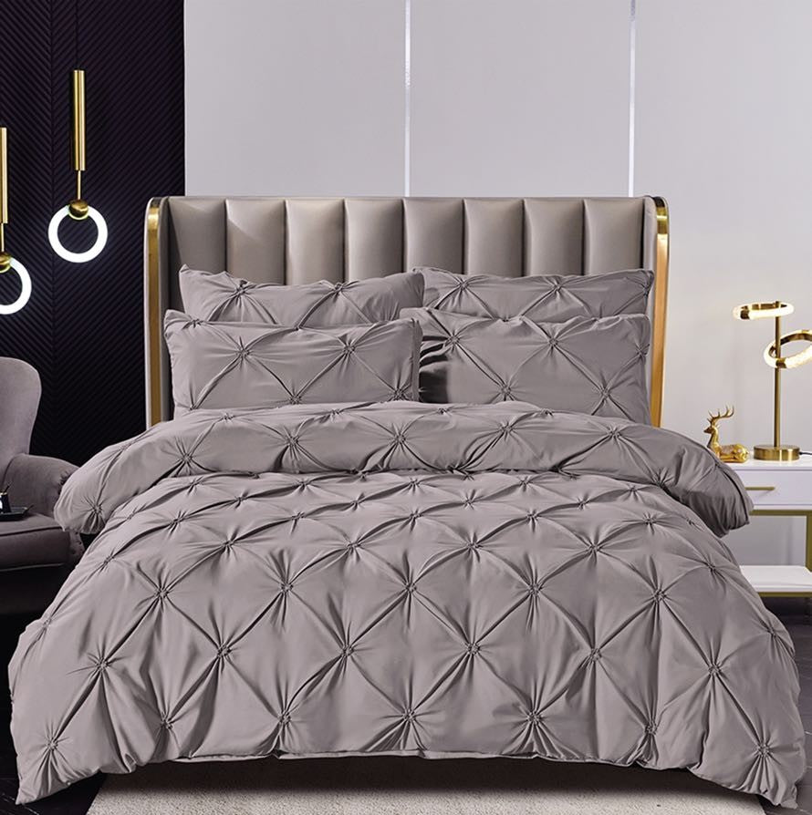 Set Lenjerie de Pat Finet 6 Piese cu Cearșaf Elastic 160×200 cm – Pliuri Brodate